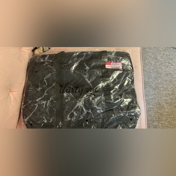 thirty-one Handbags - thirty-one Midnight Marble Black Cinch Utility Tote